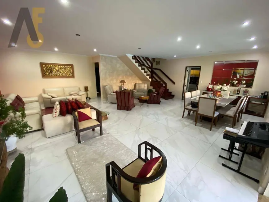 Casa de Condomínio com 5 quartos à venda, 530m2 em Anil, Rio De Janeiro - RJ - imagem 3 Foto 3 de Casa de Condomínio com 5 quartos à venda, 530m2 em Anil, Rio De Janeiro - RJ