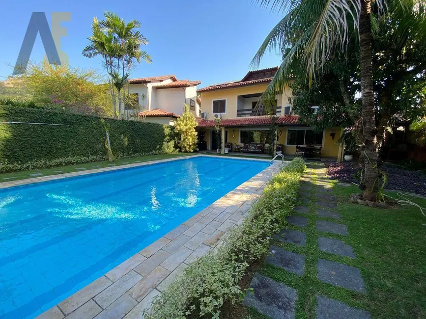 Casa de Condomínio com 5 quartos à venda, 530m2 em Anil, Rio De Janeiro - RJ - imagem 1 Foto 1 de Casa de Condomínio com 5 quartos à venda, 530m2 em Anil, Rio De Janeiro - RJ