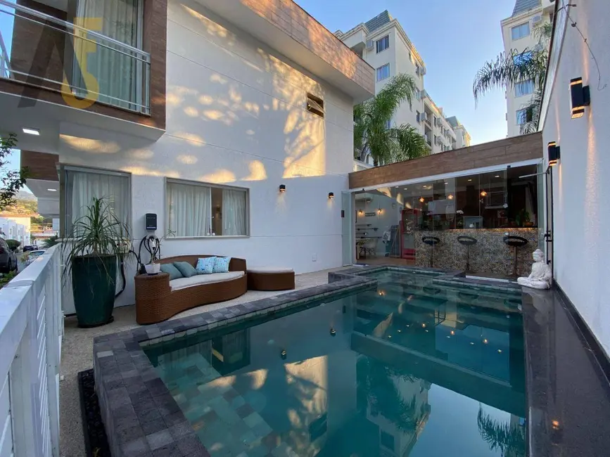 Casa de Condomínio com 3 quartos à venda, 124m2 em Anil, Rio De Janeiro - RJ - imagem 2 Foto 2 de Casa de Condomínio com 3 quartos à venda, 124m2 em Anil, Rio De Janeiro - RJ