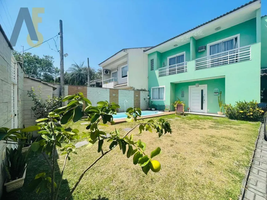 Casa de Condomínio com 3 quartos à venda, 210m2 em Rio De Janeiro - RJ - imagem 2 Foto 2 de Casa de Condomínio com 3 quartos à venda, 210m2 em Rio De Janeiro - RJ