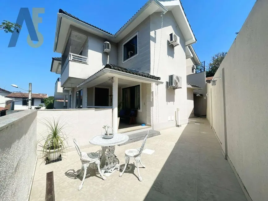 Casa de Condomínio com 4 quartos à venda, 154m2 em Rio De Janeiro - RJ - imagem 2 Foto 2 de Casa de Condomínio com 4 quartos à venda, 154m2 em Rio De Janeiro - RJ