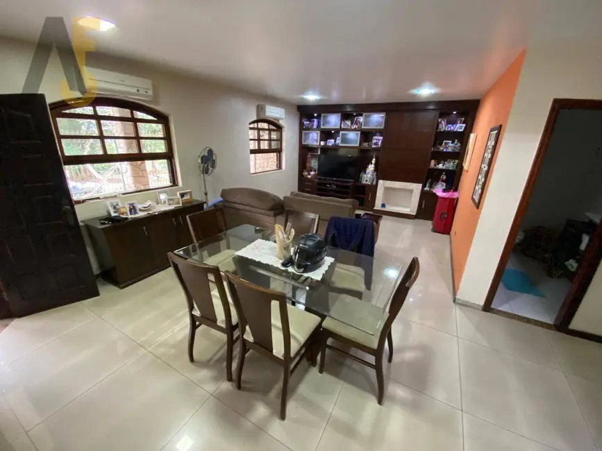 Casa de Condomínio com 3 quartos à venda, 360m2 em Rio De Janeiro - RJ - imagem 5 Foto 5 de Casa de Condomínio com 3 quartos à venda, 360m2 em Rio De Janeiro - RJ