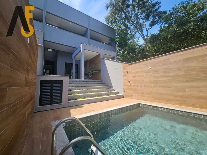 Casa de Condomínio com 3 quartos à venda, 222m2 em Rio De Janeiro - RJ - imagem 2 Foto 2 de Casa de Condomínio com 3 quartos à venda, 222m2 em Rio De Janeiro - RJ