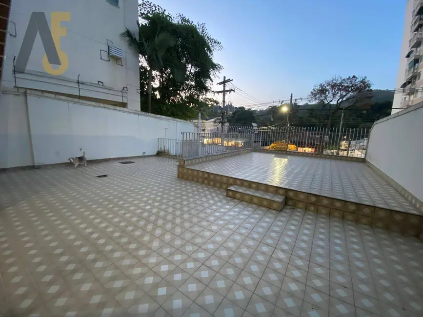 Foto 2 de Casa com 6 quartos à venda, 420m2 em Rio De Janeiro - RJ