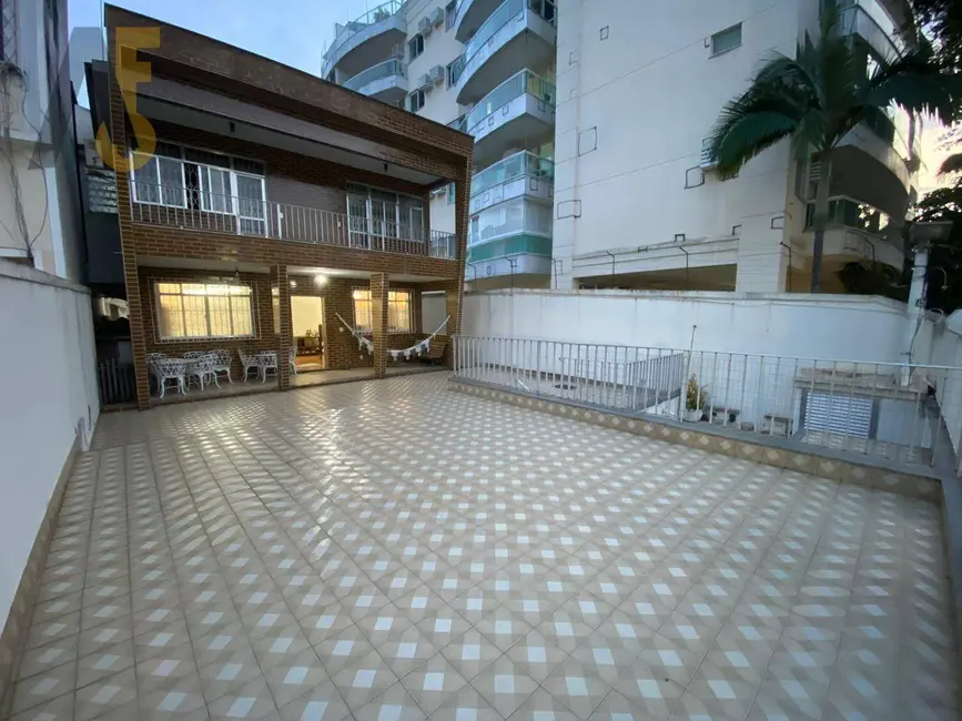 Foto 1 de Casa com 6 quartos à venda, 420m2 em Rio De Janeiro - RJ