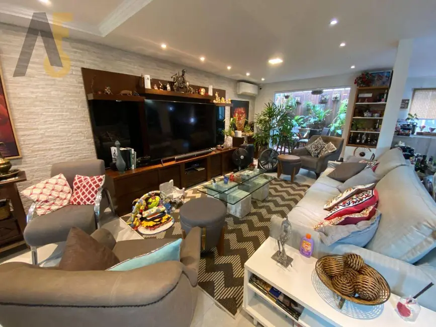 Casa com 4 quartos à venda, 407m2 em Jacarepaguá, Rio De Janeiro - RJ - imagem 8 Foto 8 de Casa com 4 quartos à venda, 407m2 em Jacarepaguá, Rio De Janeiro - RJ