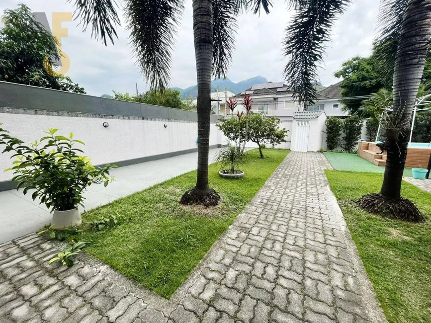 Casa de Condomínio com 4 quartos à venda, 364m2 em Anil, Rio De Janeiro - RJ - imagem 5 Foto 5 de Casa de Condomínio com 4 quartos à venda, 364m2 em Anil, Rio De Janeiro - RJ