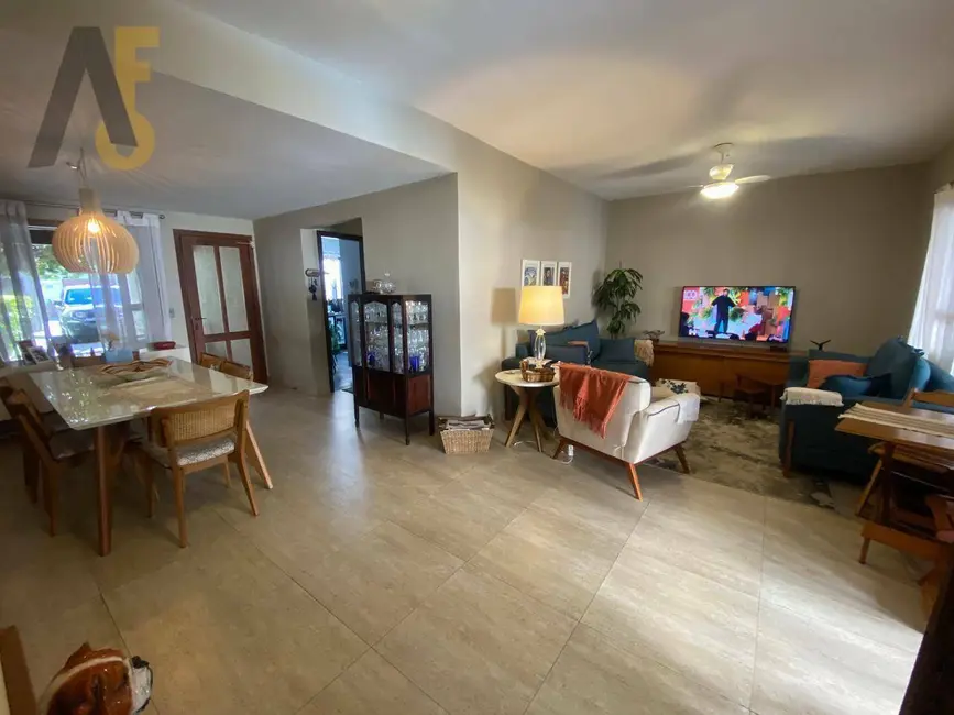 Casa de Condomínio com 3 quartos à venda, 264m2 em Gardênia Azul, Rio De Janeiro - RJ - imagem 5 Foto 5 de Casa de Condomínio com 3 quartos à venda, 264m2 em Gardênia Azul, Rio De Janeiro - RJ