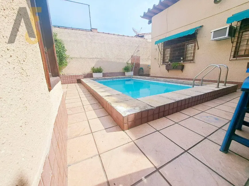 Casa com 2 quartos à venda, 250m2 em Taquara, Rio De Janeiro - RJ - imagem 1 Foto 1 de Casa com 2 quartos à venda, 250m2 em Taquara, Rio De Janeiro - RJ