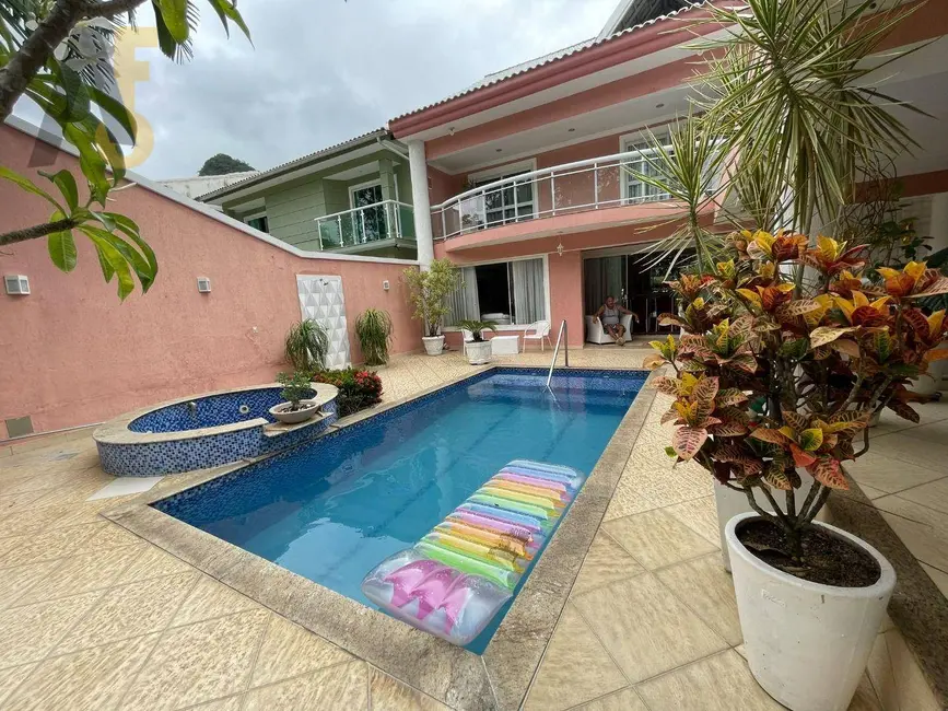 Casa de Condomínio com 4 quartos à venda, 360m2 em Jacarepaguá, Rio De Janeiro - RJ - imagem 2 Foto 2 de Casa de Condomínio com 4 quartos à venda, 360m2 em Jacarepaguá, Rio De Janeiro - RJ