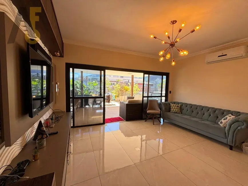 Cobertura com 2 quartos à venda, 220m2 em Rio De Janeiro - RJ - imagem 5 Foto 5 de Cobertura com 2 quartos à venda, 220m2 em Rio De Janeiro - RJ