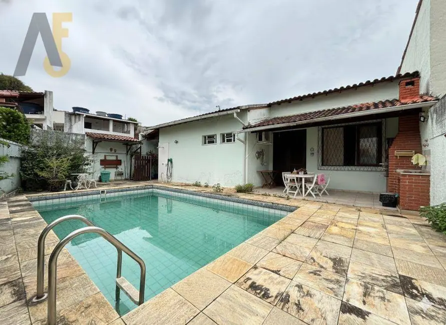Foto 1 de Casa com 3 quartos à venda, 328m2 em Rio De Janeiro - RJ