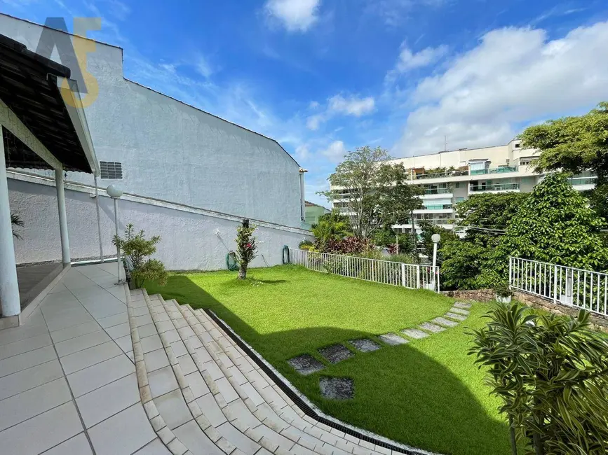 Casa de Condomínio com 4 quartos à venda, 616m2 em Freguesia (Jacarepaguá), Rio De Janeiro - RJ - imagem 3 Foto 3 de Casa de Condomínio com 4 quartos à venda, 616m2 em Freguesia (Jacarepaguá), Rio De Janeiro - RJ