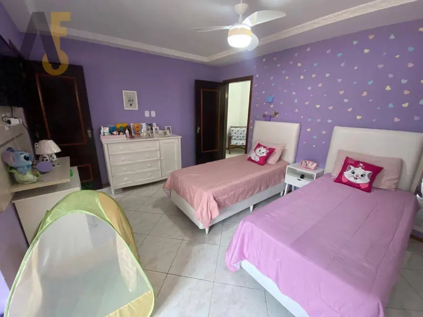 Casa de Condomínio com 5 quartos à venda, 600m2 em Jacarepaguá, Rio De Janeiro - RJ - imagem 3 Foto 3 de Casa de Condomínio com 5 quartos à venda, 600m2 em Jacarepaguá, Rio De Janeiro - RJ