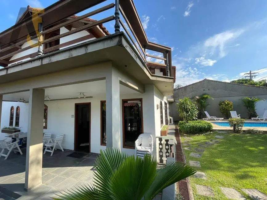 Casa de Condomínio com 4 quartos à venda, 490m2 em Anil, Rio De Janeiro - RJ - imagem 3 Foto 3 de Casa de Condomínio com 4 quartos à venda, 490m2 em Anil, Rio De Janeiro - RJ