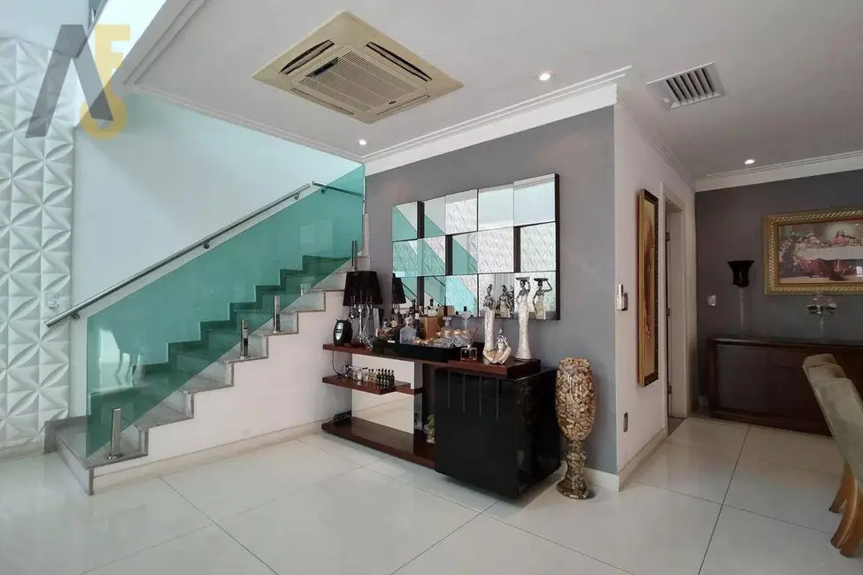 Casa de Condomínio com 4 quartos à venda, 485m2 em Jacarepaguá, Rio De Janeiro - RJ - imagem 2 Foto 2 de Casa de Condomínio com 4 quartos à venda, 485m2 em Jacarepaguá, Rio De Janeiro - RJ