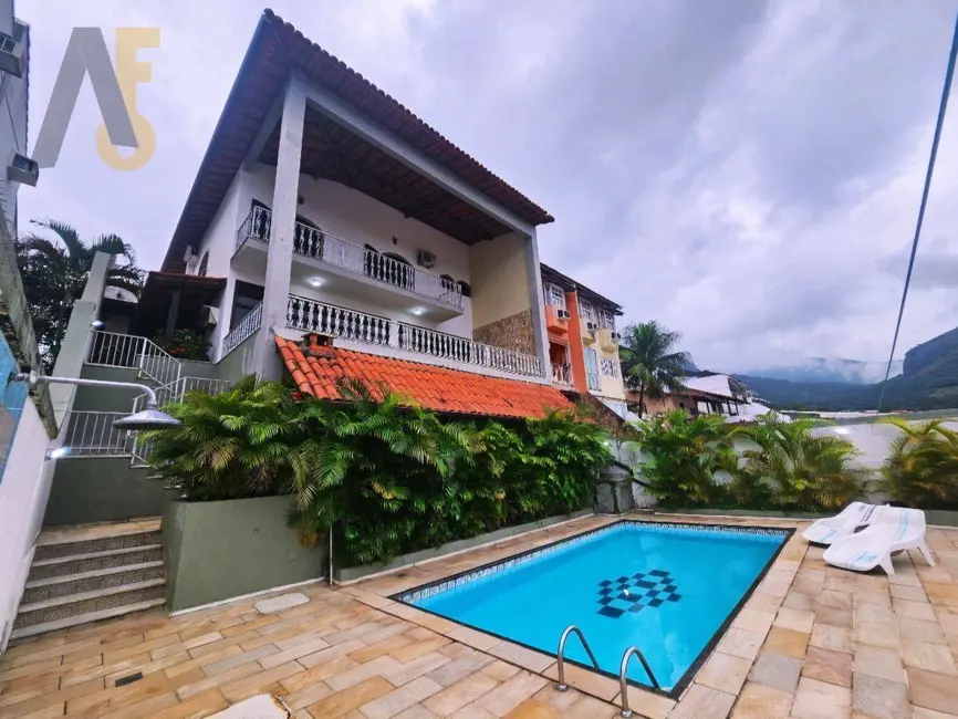 Casa de Condomínio com 4 quartos à venda, 444m2 em Rio De Janeiro - RJ - imagem 2 Foto 2 de Casa de Condomínio com 4 quartos à venda, 444m2 em Rio De Janeiro - RJ