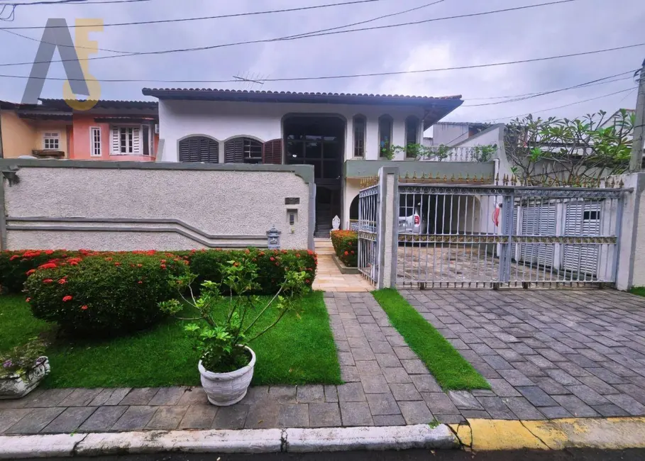 Casa de Condomínio com 4 quartos à venda, 444m2 em Rio De Janeiro - RJ - imagem 3 Foto 3 de Casa de Condomínio com 4 quartos à venda, 444m2 em Rio De Janeiro - RJ