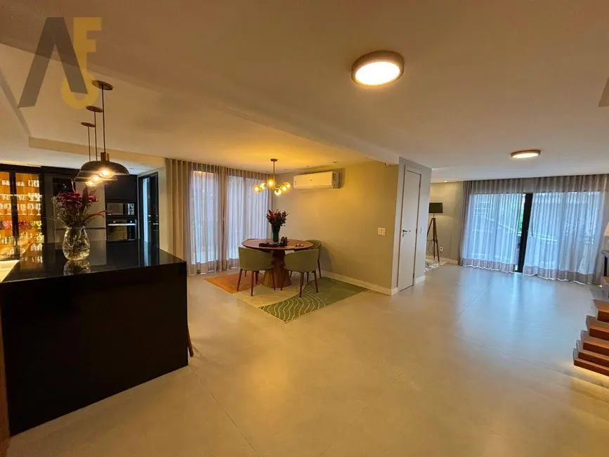 Casa de Condomínio com 2 quartos à venda, 180m2 em Anil, Rio De Janeiro - RJ - imagem 2 Foto 2 de Casa de Condomínio com 2 quartos à venda, 180m2 em Anil, Rio De Janeiro - RJ
