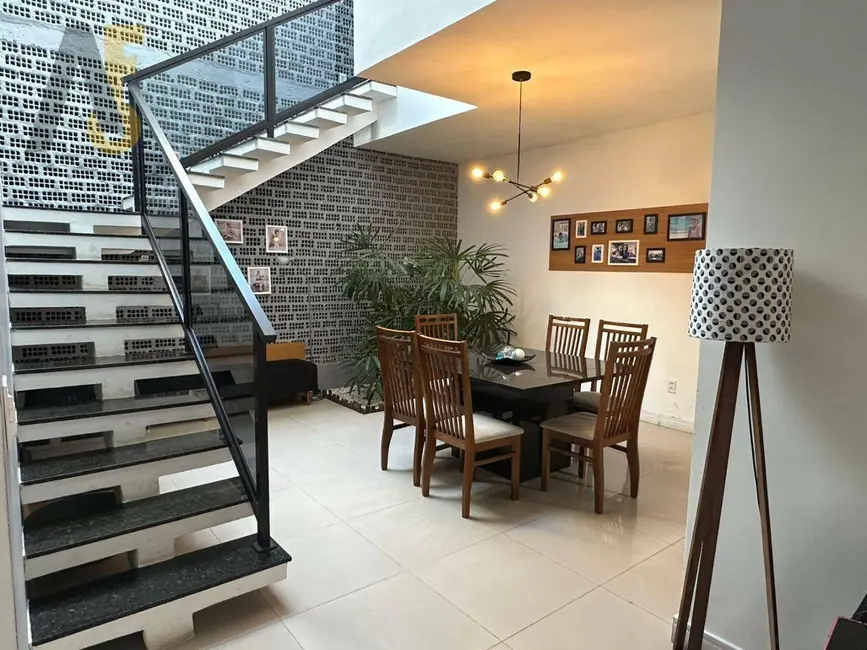 Foto 1 de Casa com 4 quartos à venda, 378m2 em Rio De Janeiro - RJ