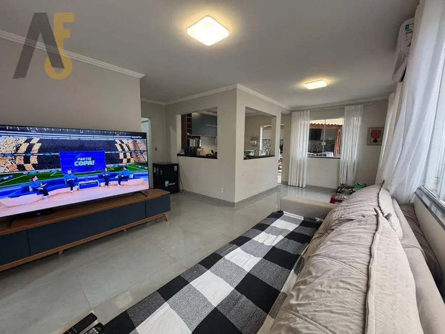 Casa com 2 quartos à venda, 361m2 em Jacarepaguá, Rio De Janeiro - RJ - imagem 2 Foto 2 de Casa com 2 quartos à venda, 361m2 em Jacarepaguá, Rio De Janeiro - RJ