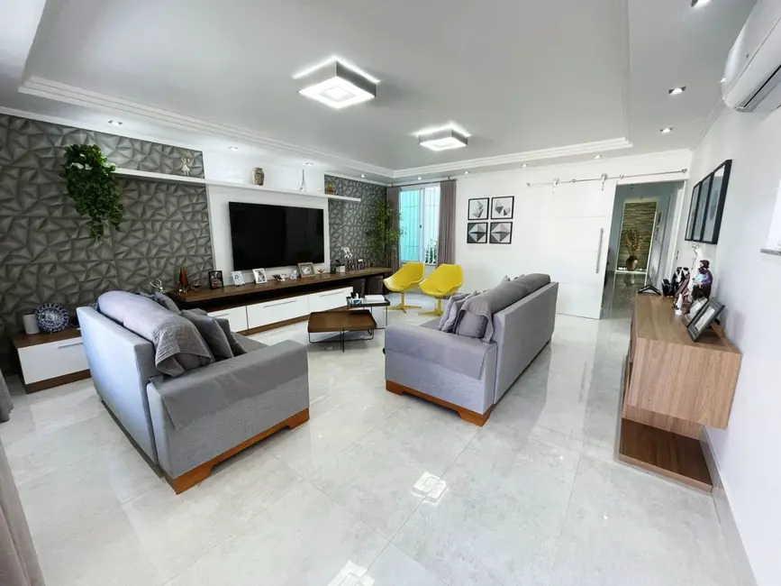 Casa com 5 quartos à venda, 417m2 em Anil, Rio De Janeiro - RJ - imagem 9 Foto 9 de Casa com 5 quartos à venda, 417m2 em Anil, Rio De Janeiro - RJ