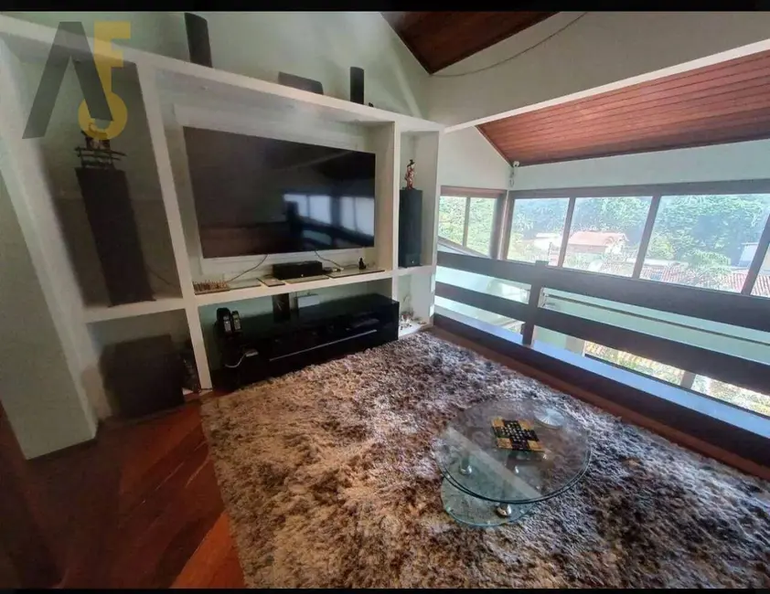 Casa de Condomínio com 4 quartos à venda, 428m2 em Jacarepaguá, Rio De Janeiro - RJ - imagem 2 Foto 2 de Casa de Condomínio com 4 quartos à venda, 428m2 em Jacarepaguá, Rio De Janeiro - RJ