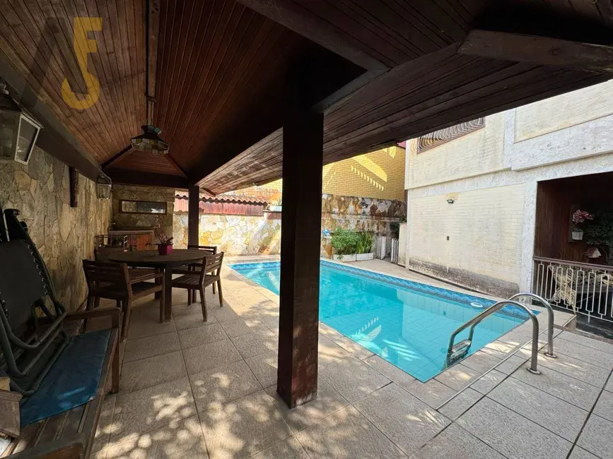 Foto 1 de Casa com 5 quartos à venda, 328m2 em Rio De Janeiro - RJ