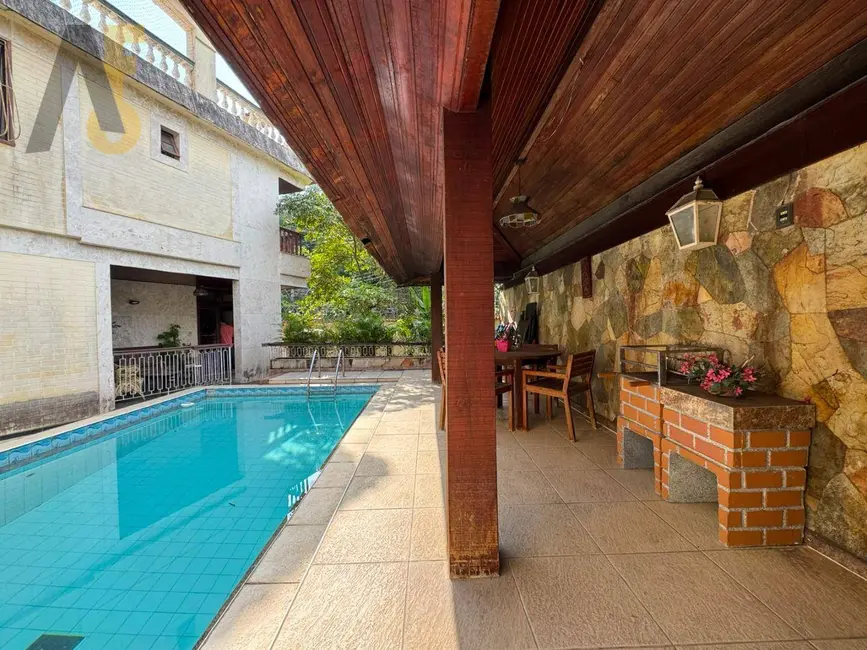 Foto 2 de Casa com 5 quartos à venda, 328m2 em Rio De Janeiro - RJ