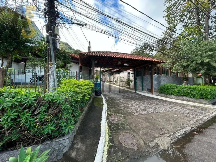Casa de Condomínio com 2 quartos à venda, 150m2 em Anil, Rio De Janeiro - RJ - imagem 2 Foto 2 de Casa de Condomínio com 2 quartos à venda, 150m2 em Anil, Rio De Janeiro - RJ