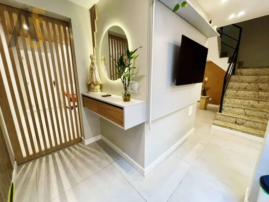 Casa com 3 quartos à venda, 104m2 em Vila Valqueire, Rio De Janeiro - RJ - imagem 5 Foto 5 de Casa com 3 quartos à venda, 104m2 em Vila Valqueire, Rio De Janeiro - RJ