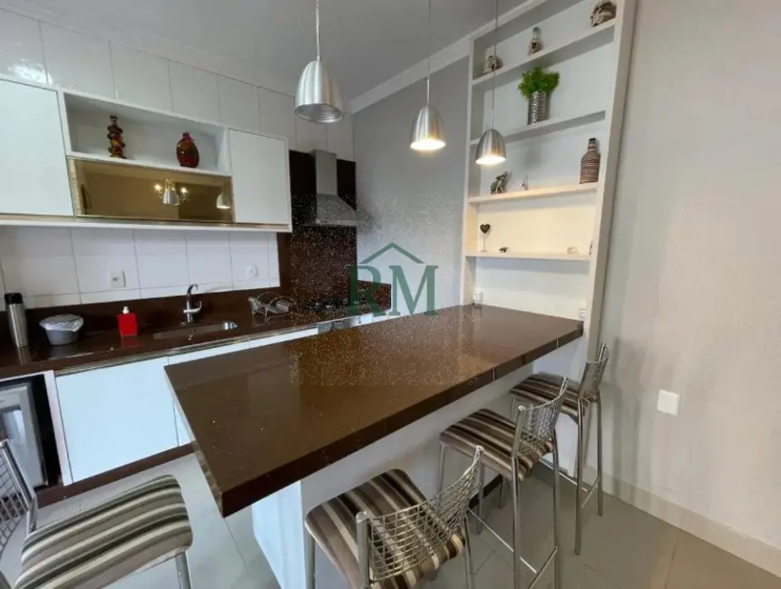 Foto 1 de Casa com 2 quartos para alugar, 110m2 em Centro, Balneario Camboriu - SC