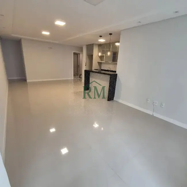 Apartamento com 3 quartos para alugar, 70m2 em Centro, Balneario Camboriu - SC - imagem 2 Foto 2 de Apartamento com 3 quartos para alugar, 70m2 em Centro, Balneario Camboriu - SC