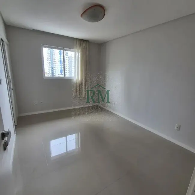 Apartamento com 3 quartos para alugar, 70m2 em Centro, Balneario Camboriu - SC - imagem 3 Foto 3 de Apartamento com 3 quartos para alugar, 70m2 em Centro, Balneario Camboriu - SC