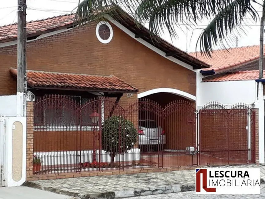 Foto 1 de Casa com 3 quartos à venda, 253m2 em Nova Lorena, Lorena - SP
