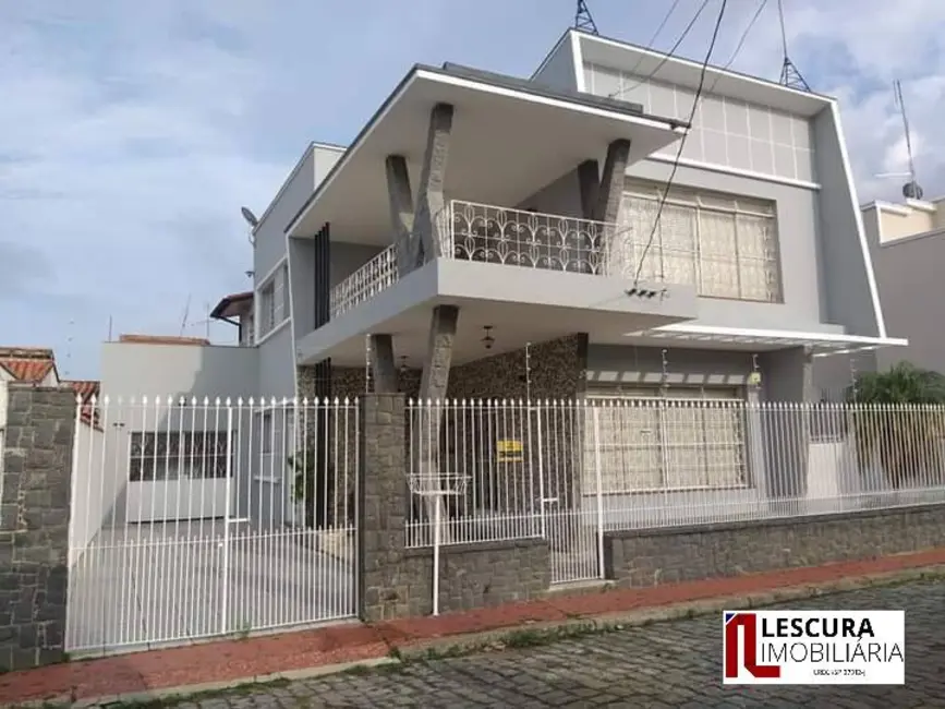 Foto 1 de Casa com 5 quartos à venda, 419m2 em Centro, Lorena - SP