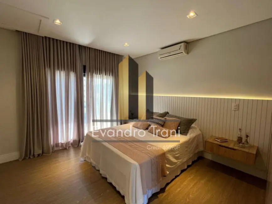 Foto 3 de Casa com 4 quartos à venda, 293m2 em Sao Jose Dos Campos - SP