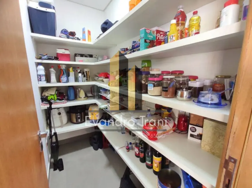 Casa com 3 quartos à venda, 230m2 em Sao Jose Dos Campos - SP - imagem 9 Foto 9 de Casa com 3 quartos à venda, 230m2 em Sao Jose Dos Campos - SP