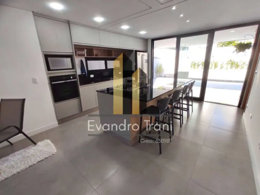 Casa com 3 quartos à venda, 230m2 em Sao Jose Dos Campos - SP - imagem 3 Foto 3 de Casa com 3 quartos à venda, 230m2 em Sao Jose Dos Campos - SP