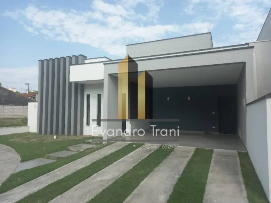 Foto 1 de Casa com 3 quartos à venda, 175m2 em Jardim Jacinto, Jacarei - SP
