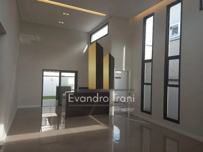 Foto 2 de Casa com 3 quartos à venda, 175m2 em Jardim Jacinto, Jacarei - SP