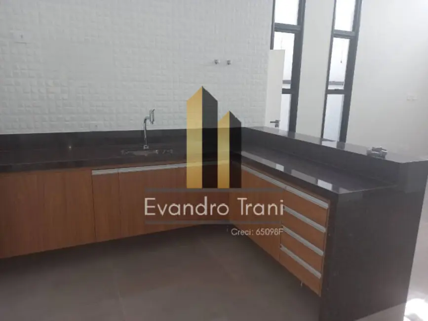 Foto 4 de Casa com 3 quartos à venda, 175m2 em Jardim Jacinto, Jacarei - SP