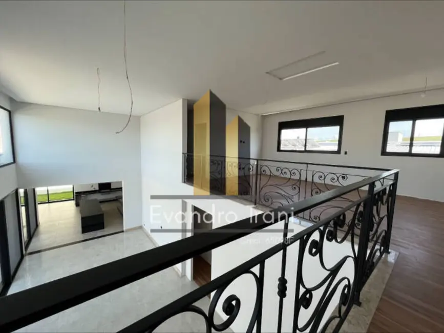 Casa com 4 quartos à venda, 450m2 em Sao Jose Dos Campos - SP - imagem 1 Foto 1 de Casa com 4 quartos à venda, 450m2 em Sao Jose Dos Campos - SP