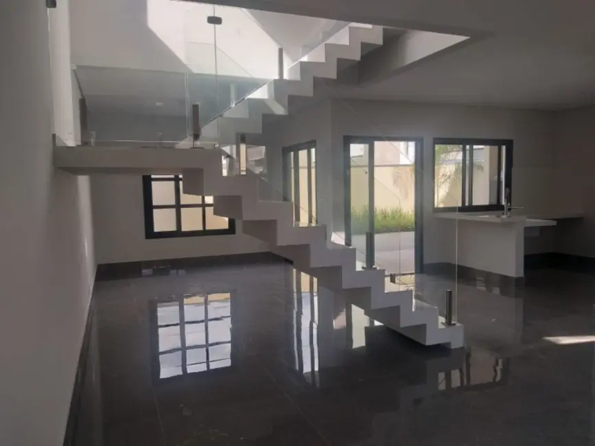 Foto 2 de Casa com 4 quartos à venda, 235m2 em Sao Jose Dos Campos - SP