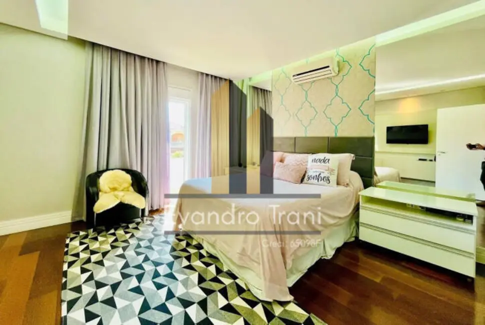 Casa com 4 quartos à venda, 350m2 em Sao Jose Dos Campos - SP - imagem 9 Foto 9 de Casa com 4 quartos à venda, 350m2 em Sao Jose Dos Campos - SP