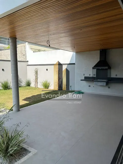 Foto 8 de Casa com 4 quartos à venda, 349m2 em Sao Jose Dos Campos - SP
