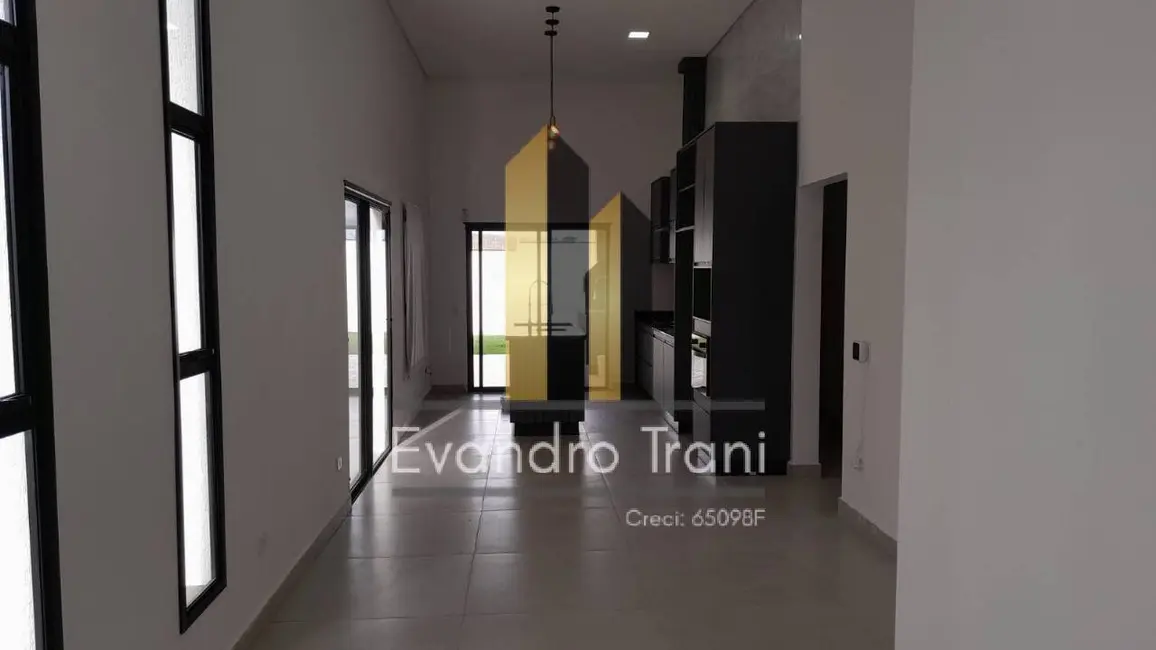 Foto 2 de Casa com 3 quartos à venda, 300m2 em Cacapava - SP