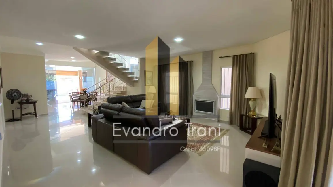 Foto 2 de Casa com 5 quartos à venda, 360m2 em Sao Jose Dos Campos - SP