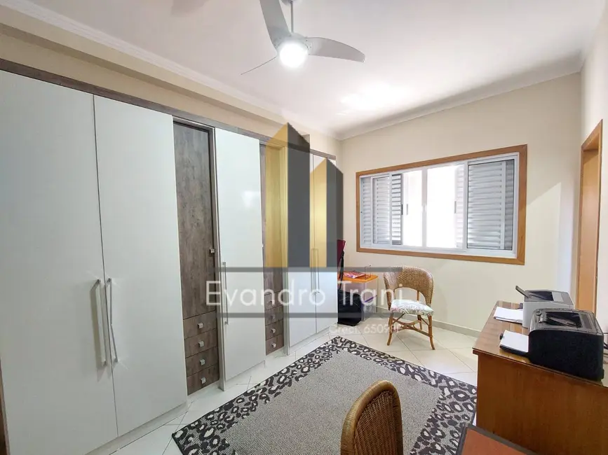 Foto 8 de Casa com 4 quartos à venda, 254m2 em Sao Jose Dos Campos - SP