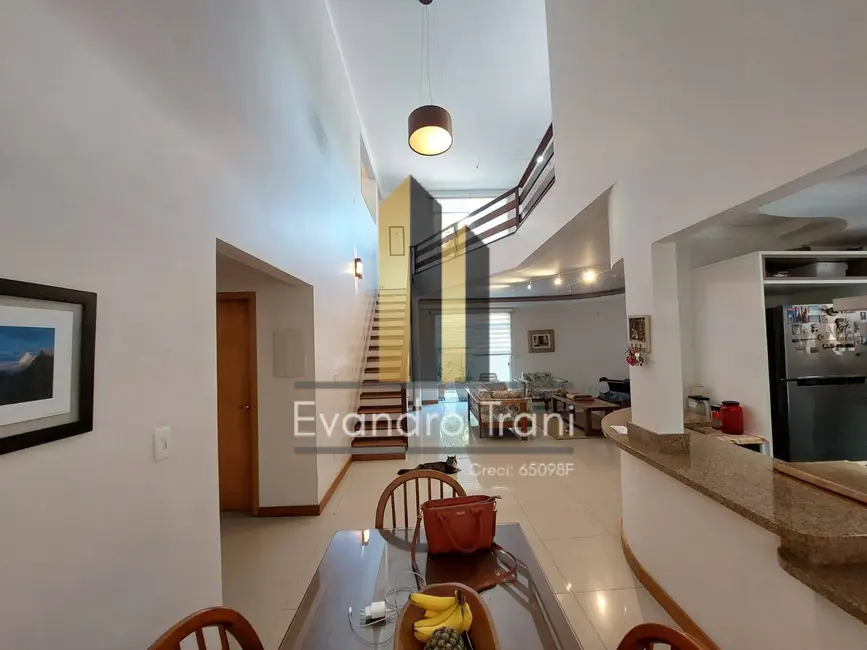 Foto 9 de Casa com 4 quartos à venda, 254m2 em Sao Jose Dos Campos - SP